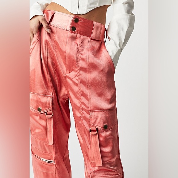 Free People Tried To Tell You Satin Cargo Pants – Crush Blush Pink Size 8 NEW - Picture 2 of 13